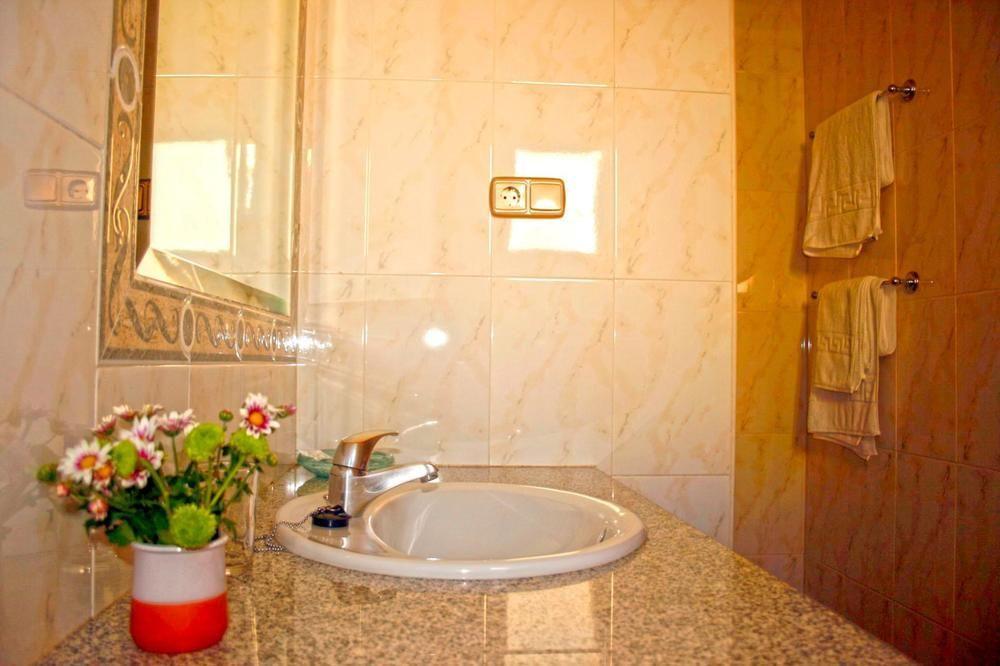 Hostal La Casa De Enfrente Málaga Exterior foto