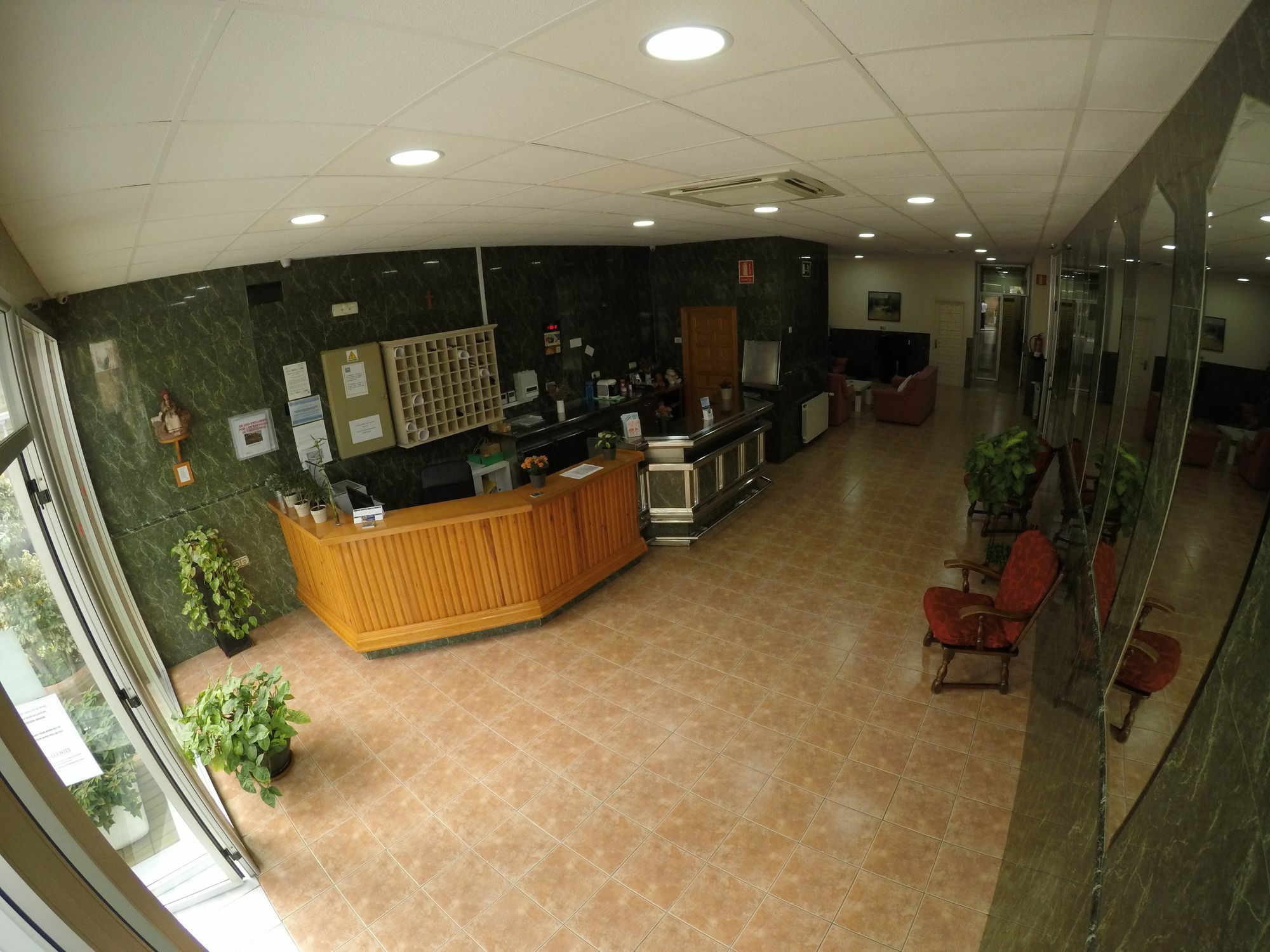 Hostal La Casa De Enfrente Málaga Exterior foto