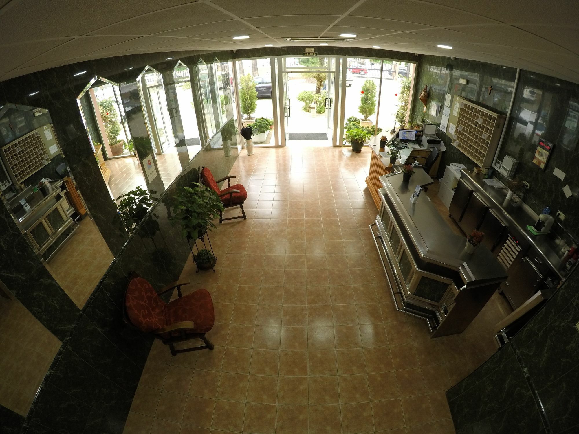 Hostal La Casa De Enfrente Málaga Exterior foto