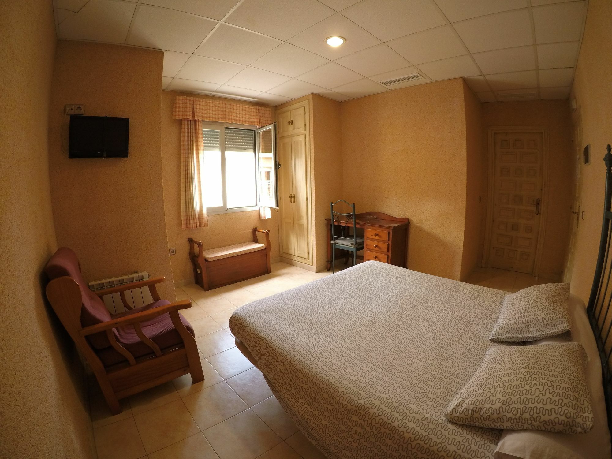 Hostal La Casa De Enfrente Málaga Exterior foto